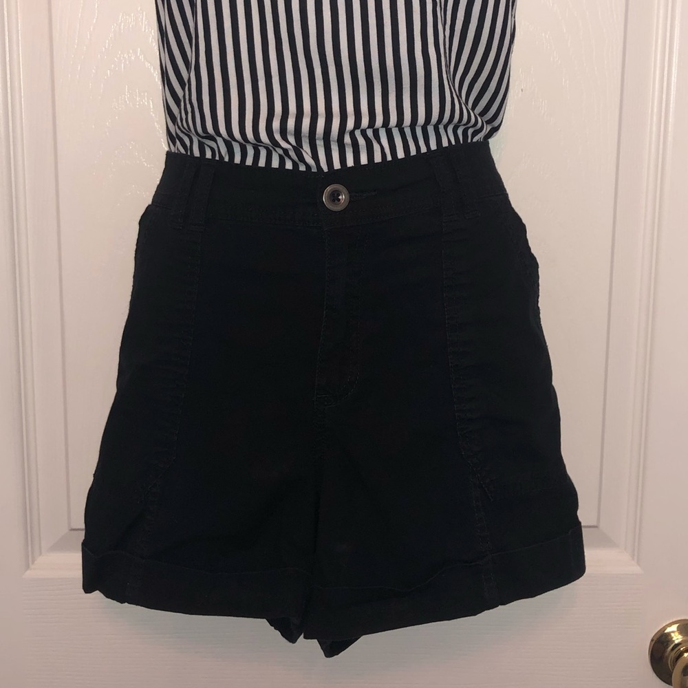 🍭 Black Shorts with Back Button Pockets